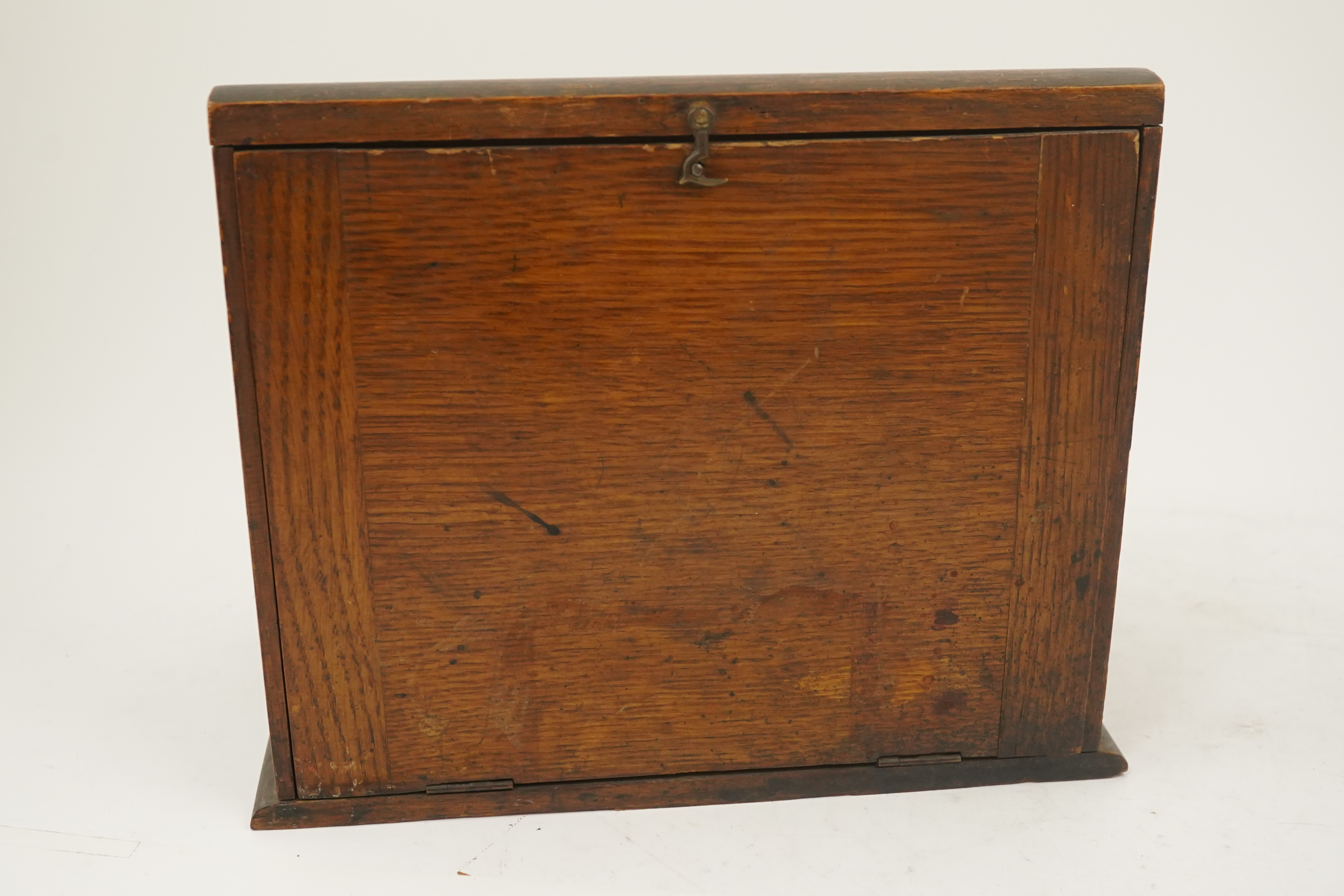 A vintage shop / desk top pen display case with removable tray for twelve pens